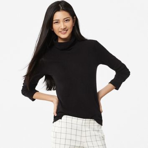 Black Turtleneck Uniqlo Heat Tech 